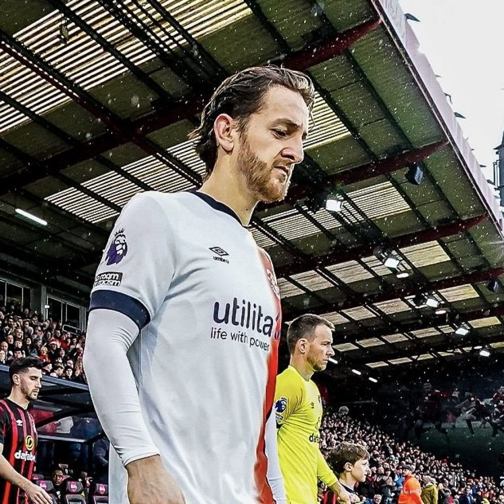 Tom Lockyer ungkap soal dirinya yang sempat kolaps karena henti jantung di laga sebelumnya. Foto: x.com/LutonTown