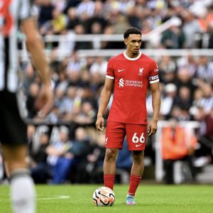 Trent Alexander-Arnold Cedera Lutut, Harus Absen dari Liverpool 3 Minggu