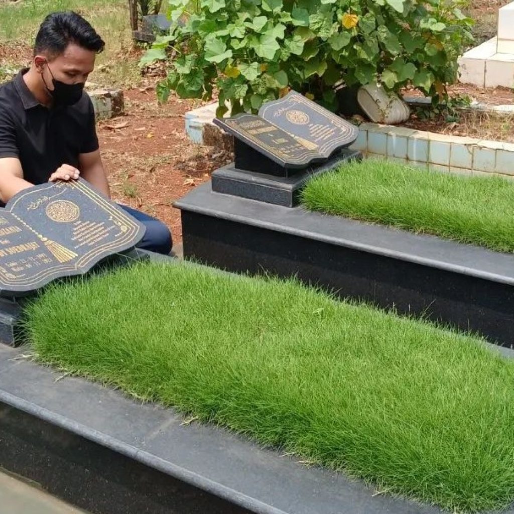 Tubagus Joddy mengunjungi makam Vanessa Angel dan Bibi Andriansyah. Foto: instagram.com/tubagusjoddy