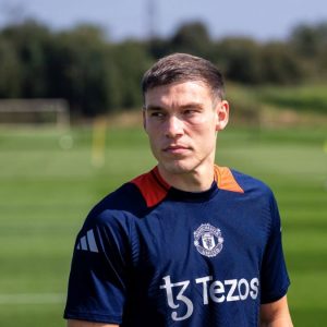 Ten Hag Pastikan Ugarte Bisa Debut Lawan Southampton