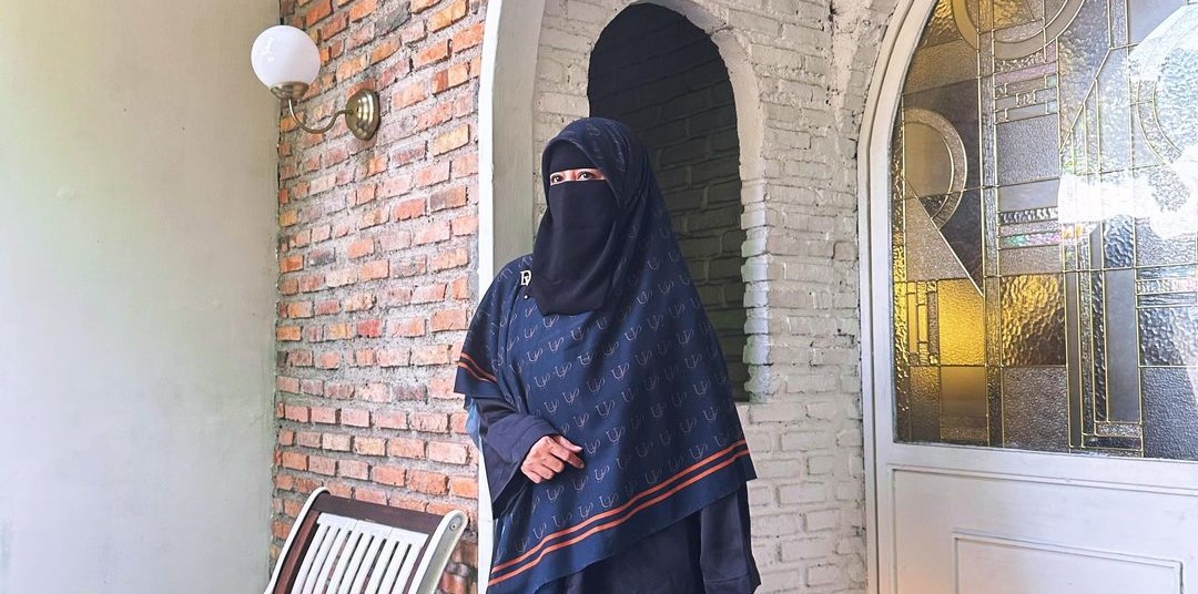 Umi Pipik ikut buka suara terkait Wanda Hara pakai cadar di kajian. Foto: instagram.com/_ummi_pipik_