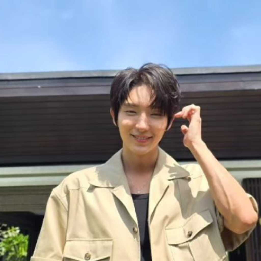 TUTURPEDIA - Lee Joon Gi Bagikan Momen Liburan di Bali, Jadi Sorotan Netizen Indonesia!