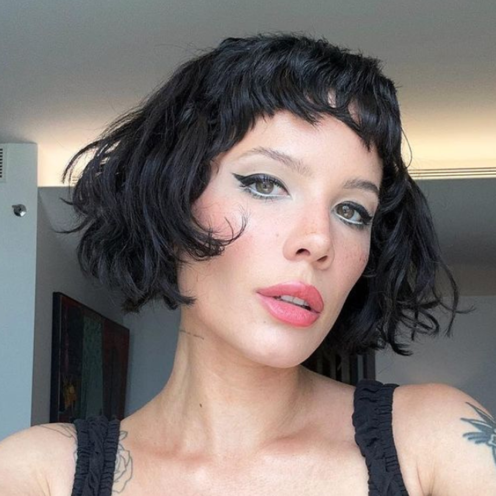 Halsey didiagnosis menderita lupus dan leukemia. Foto: instagram.com/iamhalsey