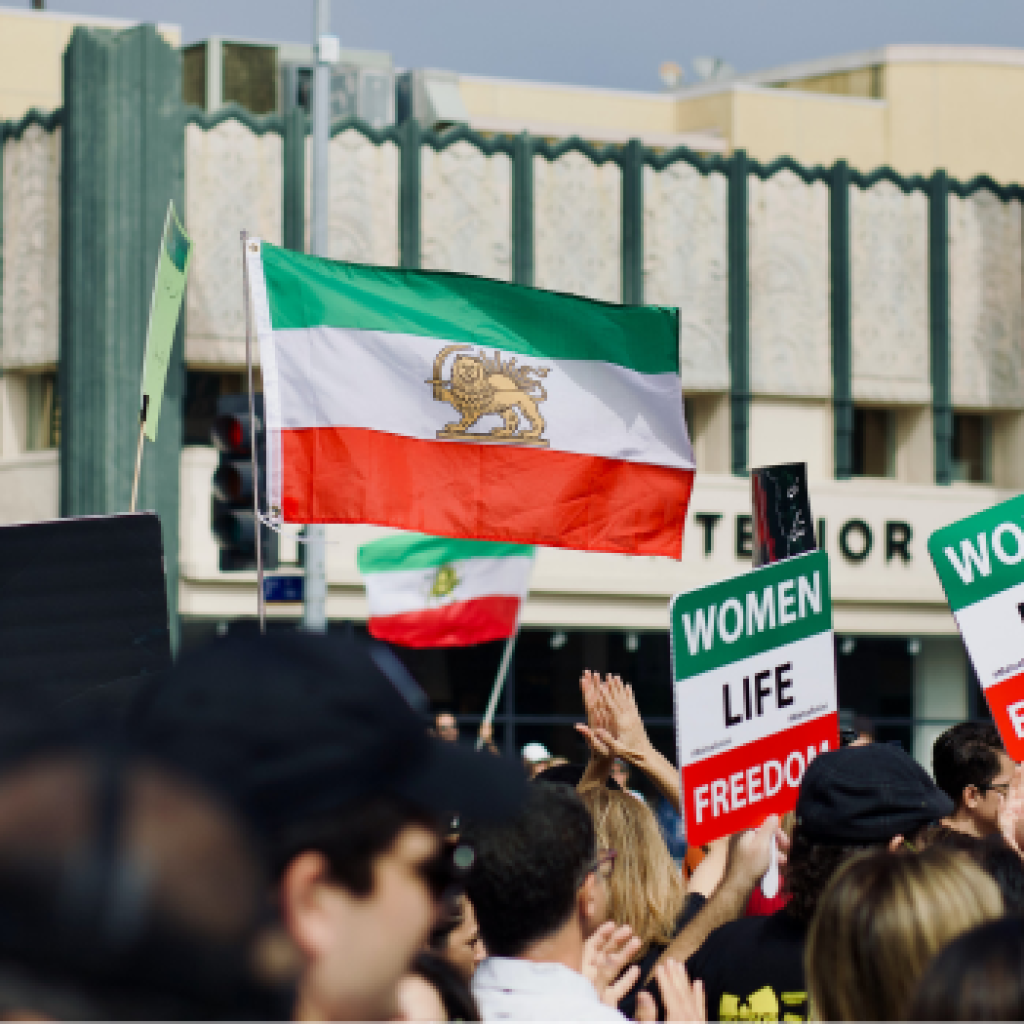 Sikap perempuan mulai berubah setelah setahun kematian Mahsa Amini. FOTO: Unsplash.com/Craig Melville