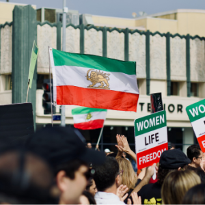 Setahun Setelah Kematian Mahsa Amini, Timbulkan Perbedaan Sikap Perempuan di Iran