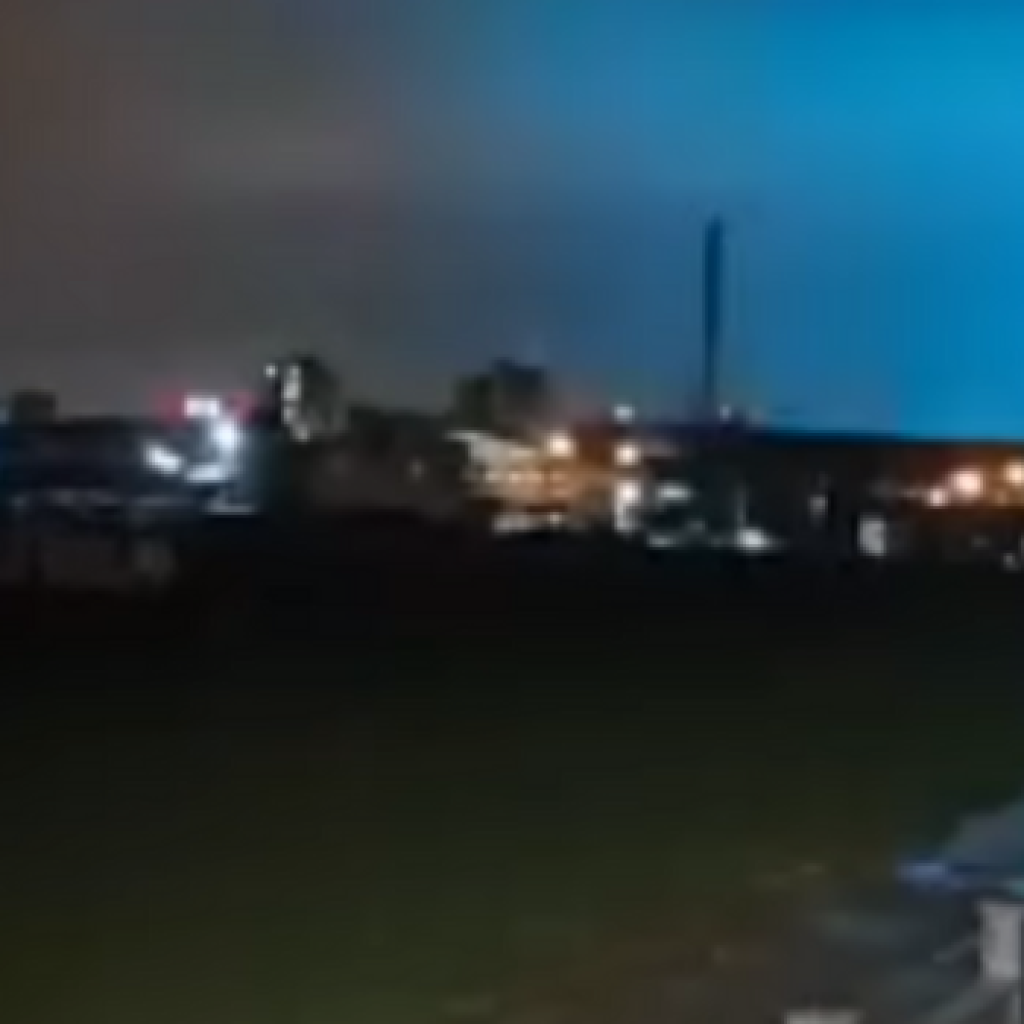 Sebelum terjadi gempa di Maroko, terlihat cahaya biru di langit. FOTO: YouTube Apocalyptic Crush