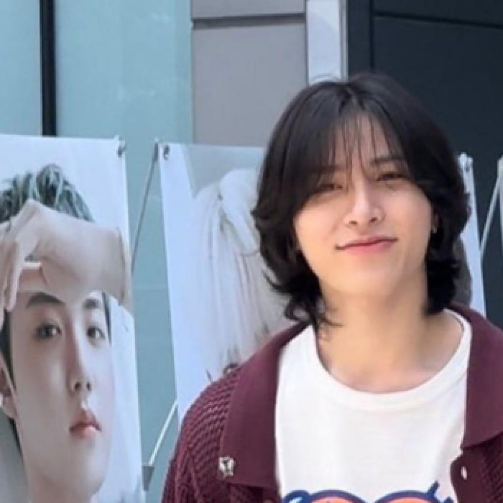 Potret Junghwan TREASURE hingga membuatnya dipuji warganet. FOTO: Instagram.com/junghwanworld