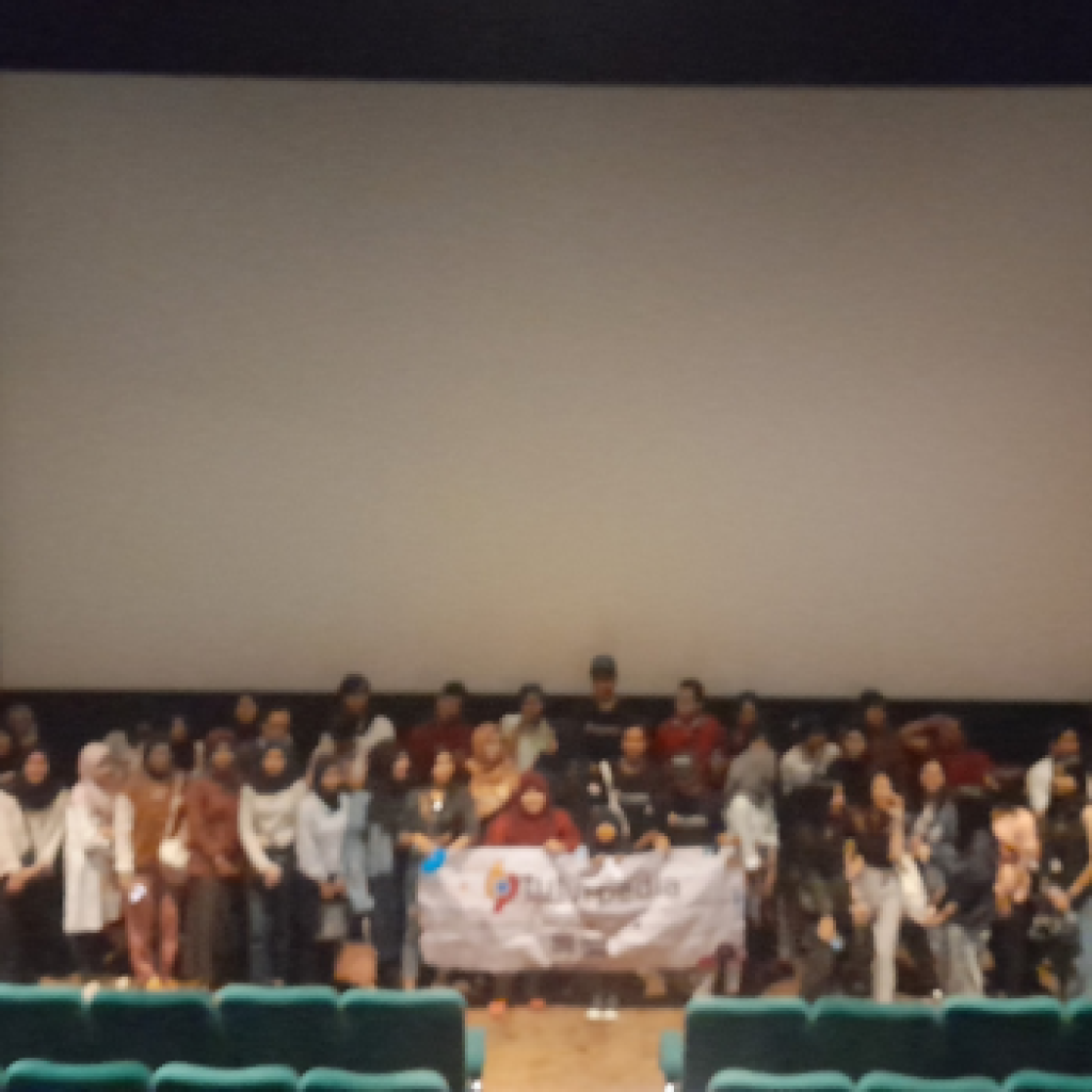 Keseruan nonton film Bangku Kosong: Ujian Terakhir bersama Theater Indonesia. FOTO: Dok. Tuturpedia.
