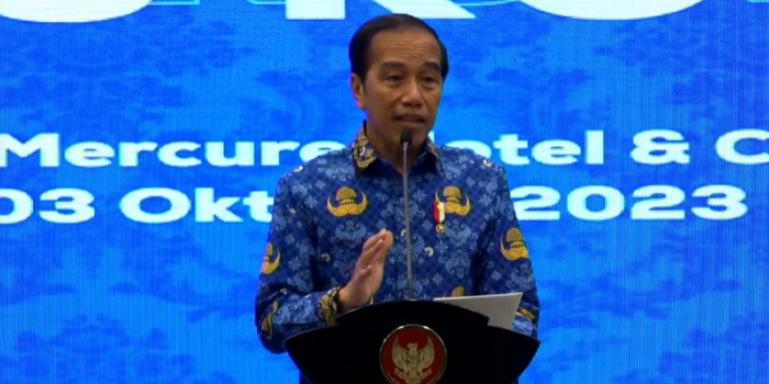 Jokowi mendorong supaya ekosistem kerja ASN mampu memacu individu berkinerja baik dan menunjang prestasi. FOTO: YouTube Sekretariat Presiden