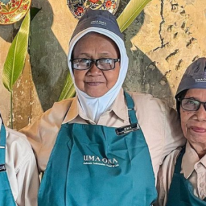 Viral! Kafe di Jakarta Pekerjakan Lansia, Bikin Nuansa Seolah Berkunjung ke Rumah Nenek