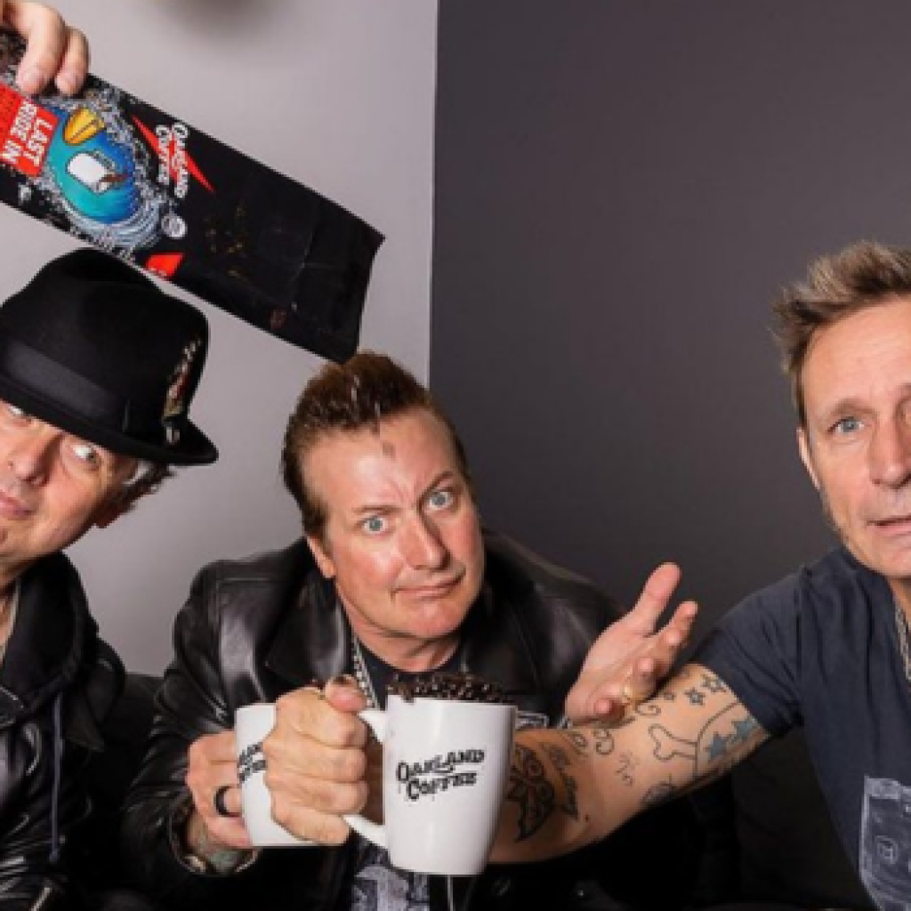 Lirik lagu Wake Me Up When September Ends dari Green Day beserta terjemahannya. Foto: Instagram.com/greenday