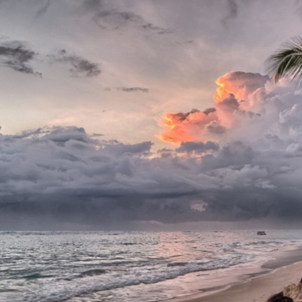 Tips berwisata saat musim kemarau. Foto: Pixabay.com/Mustangjoe