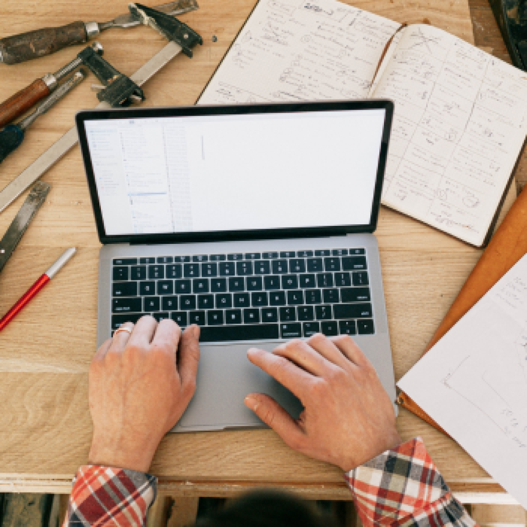 Platform freelance untuk cari cuan tambahan atau kerja remote. FOTO: Pexels.com/Ivan Samkov
