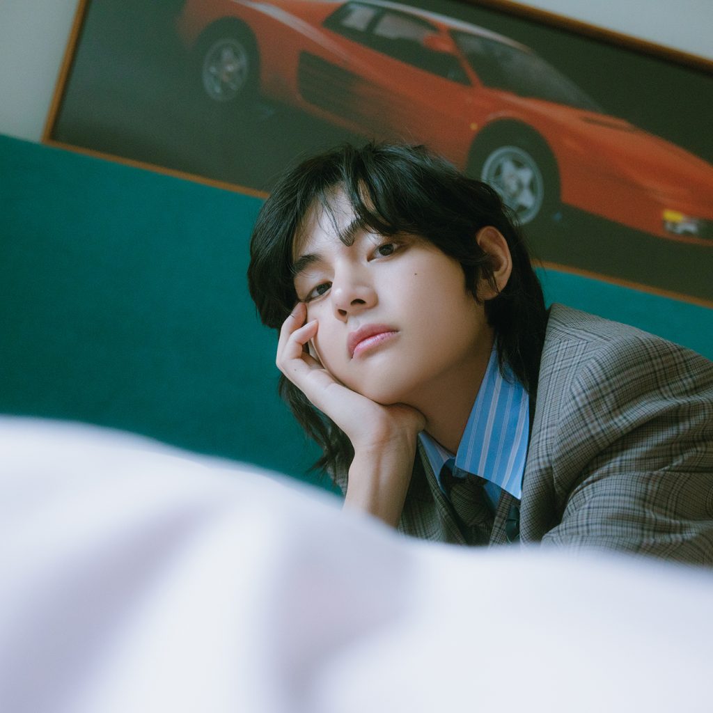 Lirik lagu Blue dari V BTS lengkap dengan terjemahan bahasa Indonesia. FOTO: wevers.io