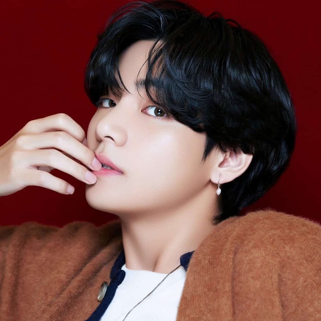 V BTS Bakal Rilis Lagu Solo, Kolaborasi dengan CEO Agensi NewJeans! Foto: NME