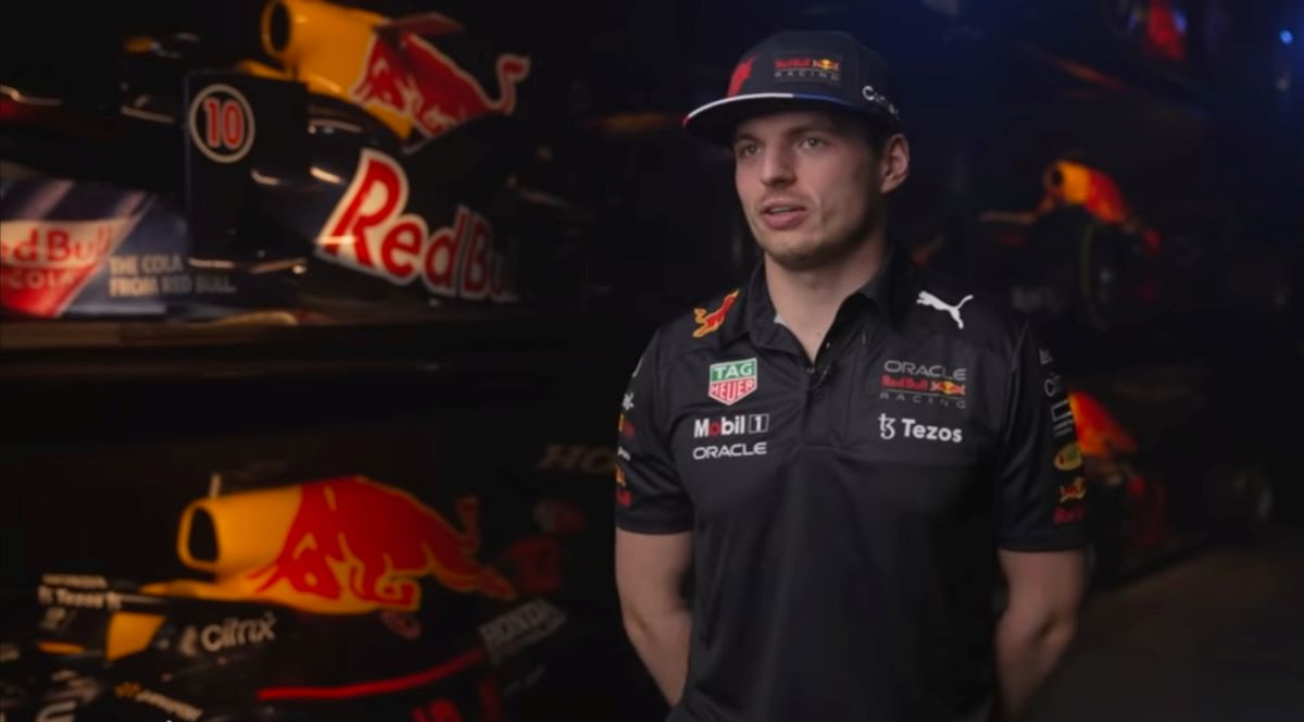 Max Verstappen tetap di Red Bull meski Adrian Newey hengkang dari tim. Foto: Tangkapan Layar YouTube Max Verstappen