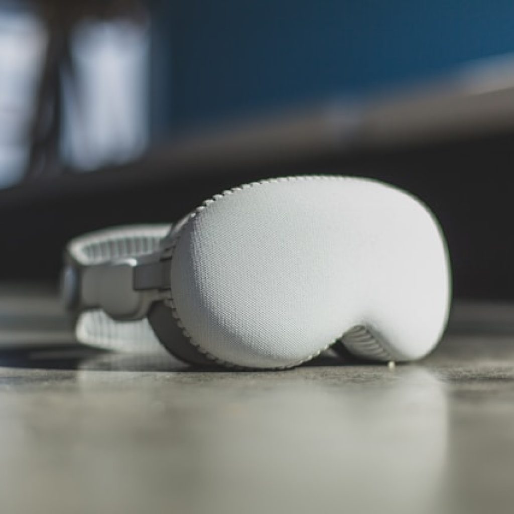 Ingin jangkau lebih banyak konsumen, Apple hadirkan Vision Pro Lite dengan harga miring. Foto: unsplash.com/ort