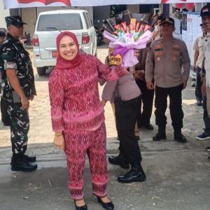 Monitoring Pemilu di Sejumlah TPS, Wakil Bupati Blora Dapat Buket Spesial