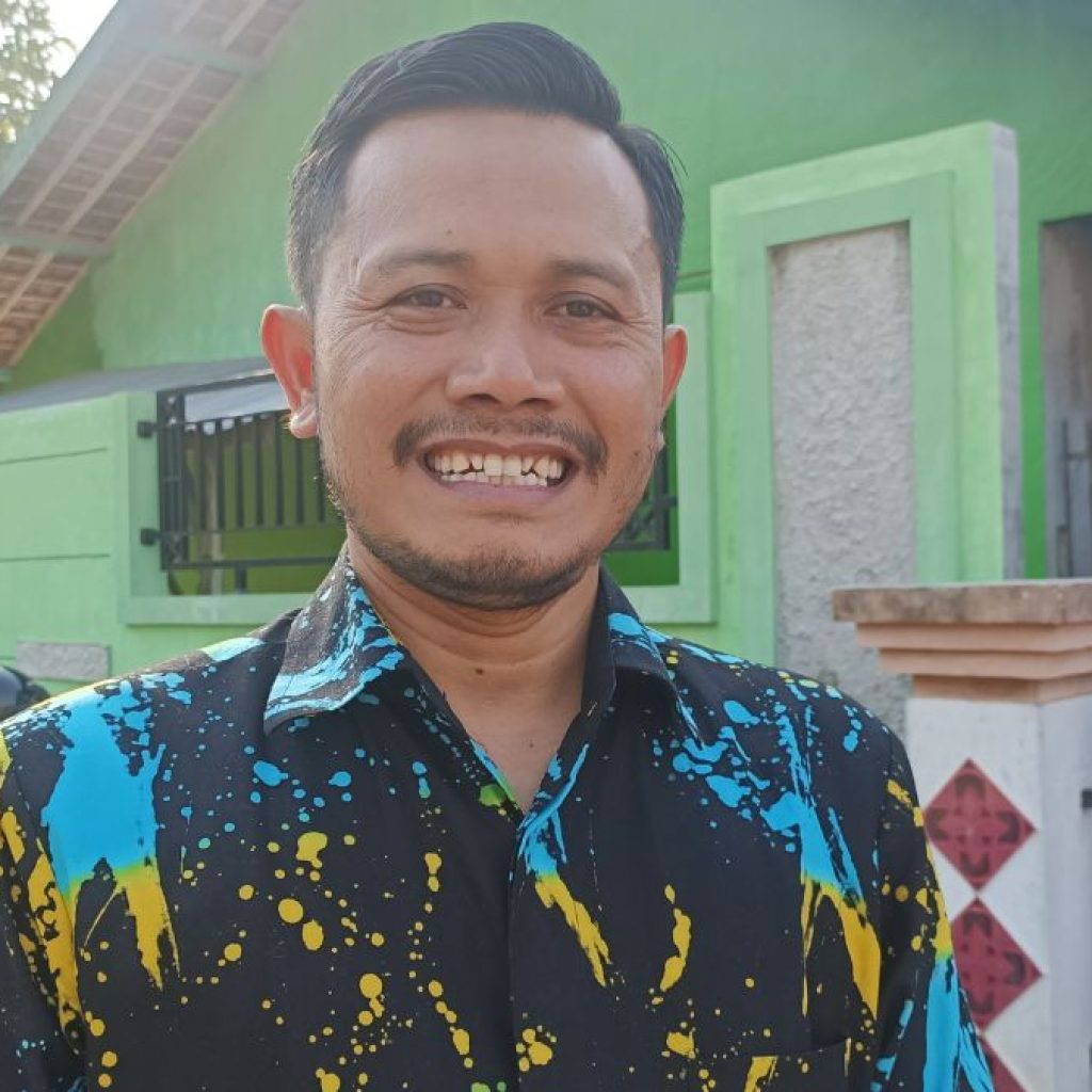 TUTURPEDIA - Anggota DPRD Kabupaten Blora Terpilih Kini Bagikan Ratusan Juta, Kok Bisa?