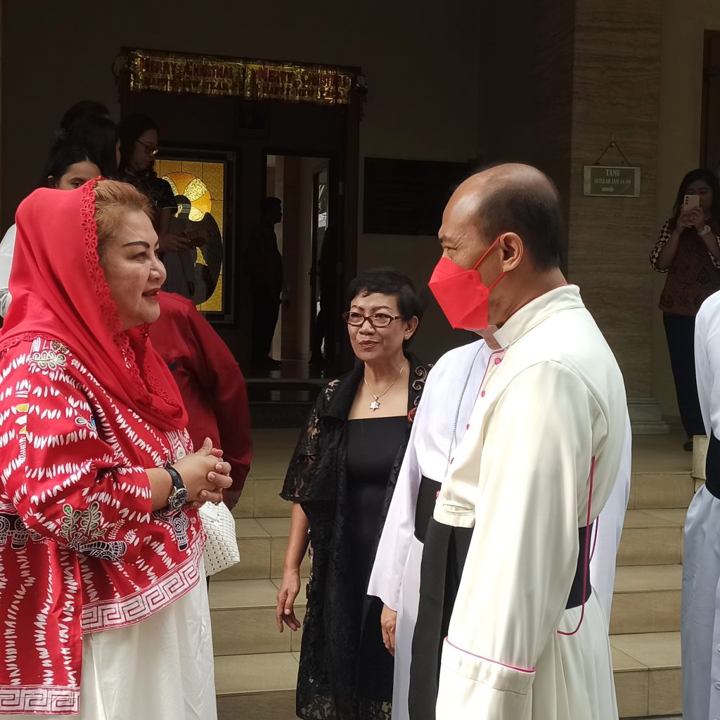 Wali Kota Semarang mengunjungi gereja di Hari Natal 2023. Foto: Dok. Alan Henry
