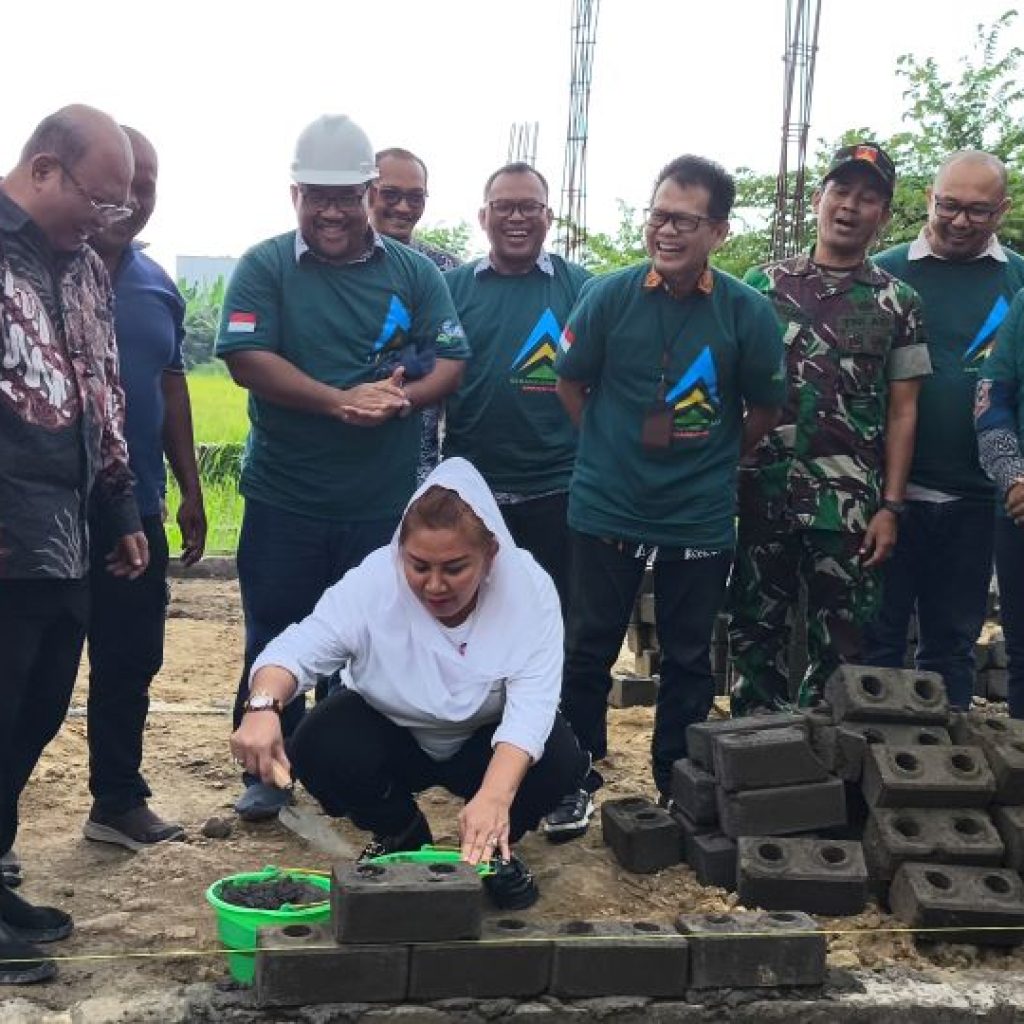 Wali Kota Semarang, Hevearita Gunaryanti Rahayu menghadiri groundbreaking prototipe bangunan gedung hijau (BGH). Foto: Dok. Alan Henry