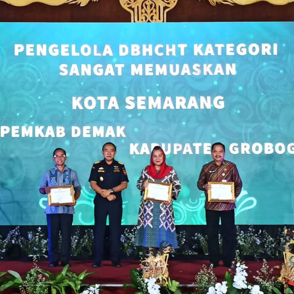 Dinilai Terbaik dalam Pengelolaan Dana Bagi Hasil Cukai Tembakau di Jateng, Pemkot Semarang Raih Penghargaan