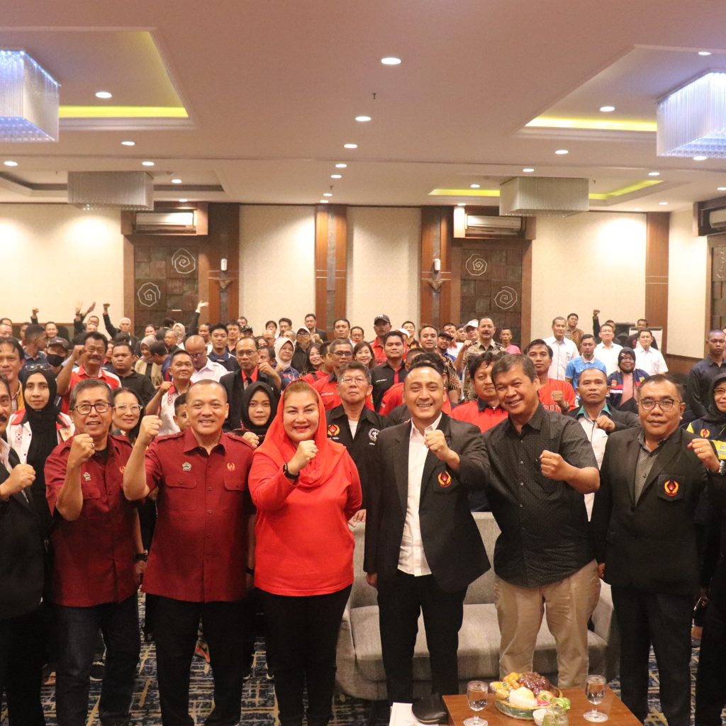 Wali Kota Semarang apresiasi kepemimpinan Arnaz Agung usai kontingen Kota Semarang juara umum Porprov 2023. Foto: Humas