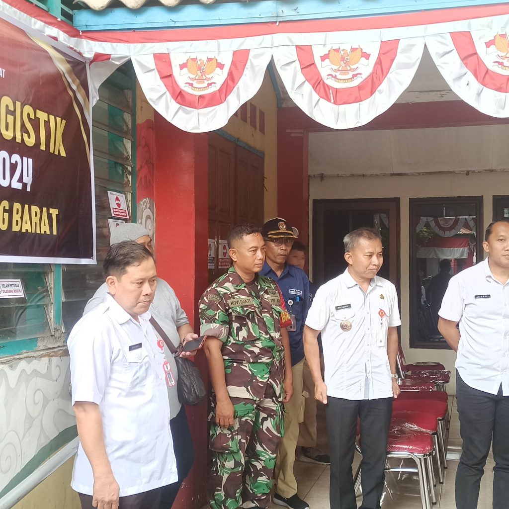 TUTURPEDIA - Tinjau Gudang Logistik Pemilu, Wali Kota Semarang Pastikan Keamanan dan Kesehatan Petugas Tercukupi