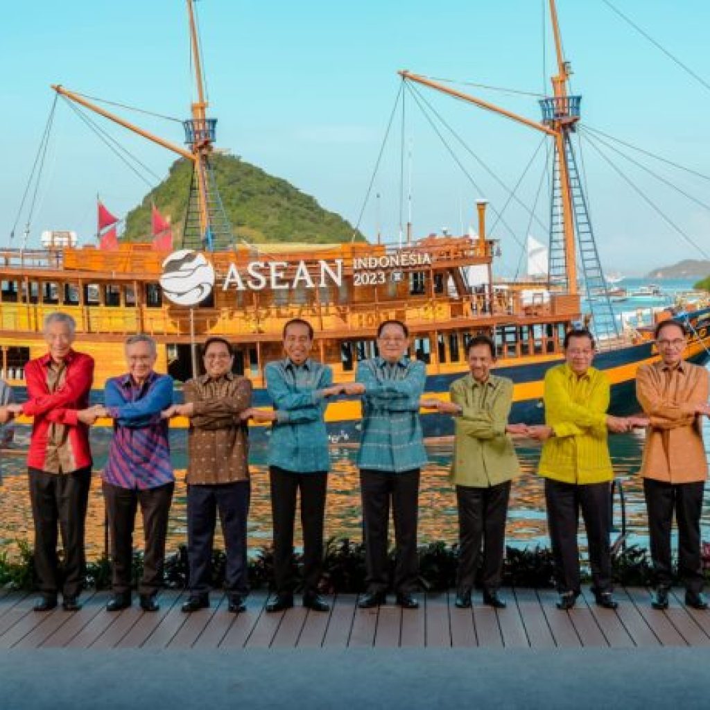 Sesi foto bersama pemimpin ASEAN, Kamis (11/5/2023) di Labuan Bajo. (Foto: setkab.go.id)