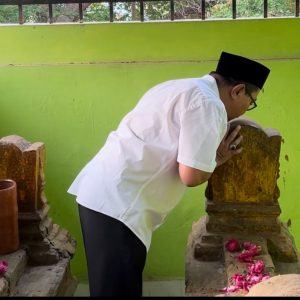 Ziarah Ke Makam Mbah Bustam, Sekda Iswar Aminuddin: Jangan Lupakan Perjuangannya!