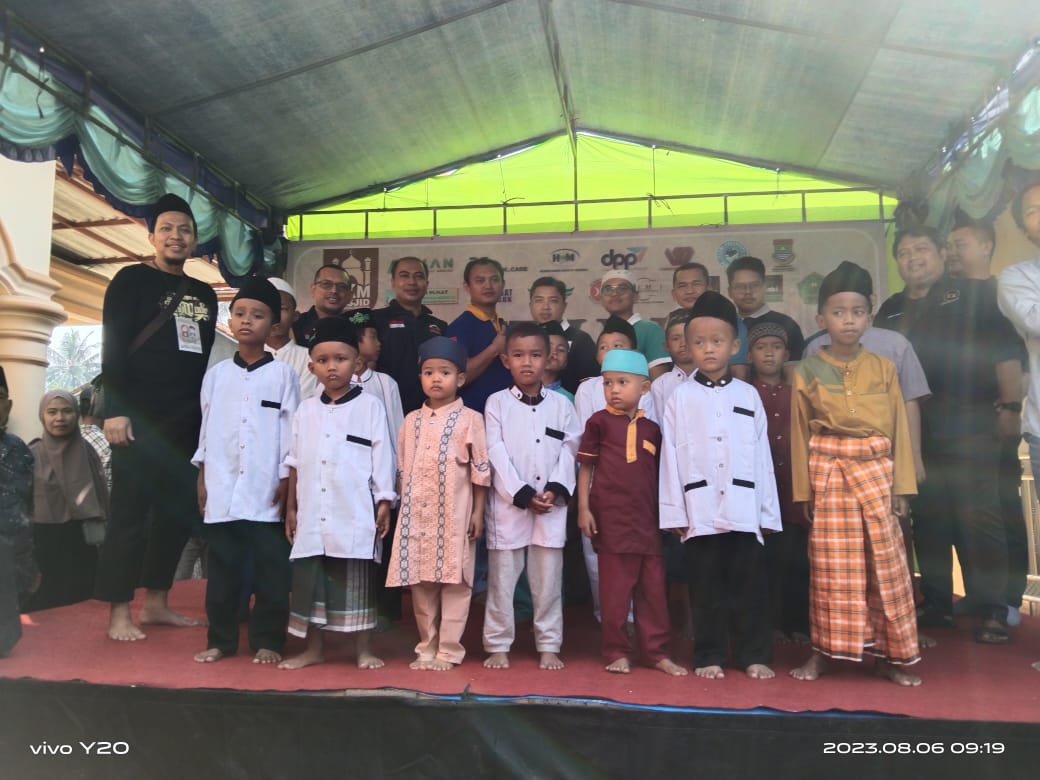 DKM Baiturrohmah menyelenggarakan acara sunat massal dan santunan. (Foto: Ikbal Permana)