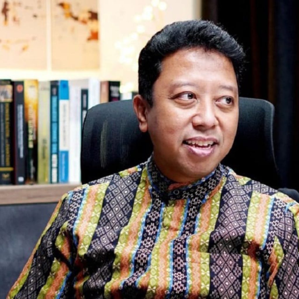 Ketua Majelis Pertimbangan PPP, M. Romahurmuziy, sebut KIB bubar setelah PAN-Golkar Dukung Prabowo jadi capres. (Foto: Instagram)