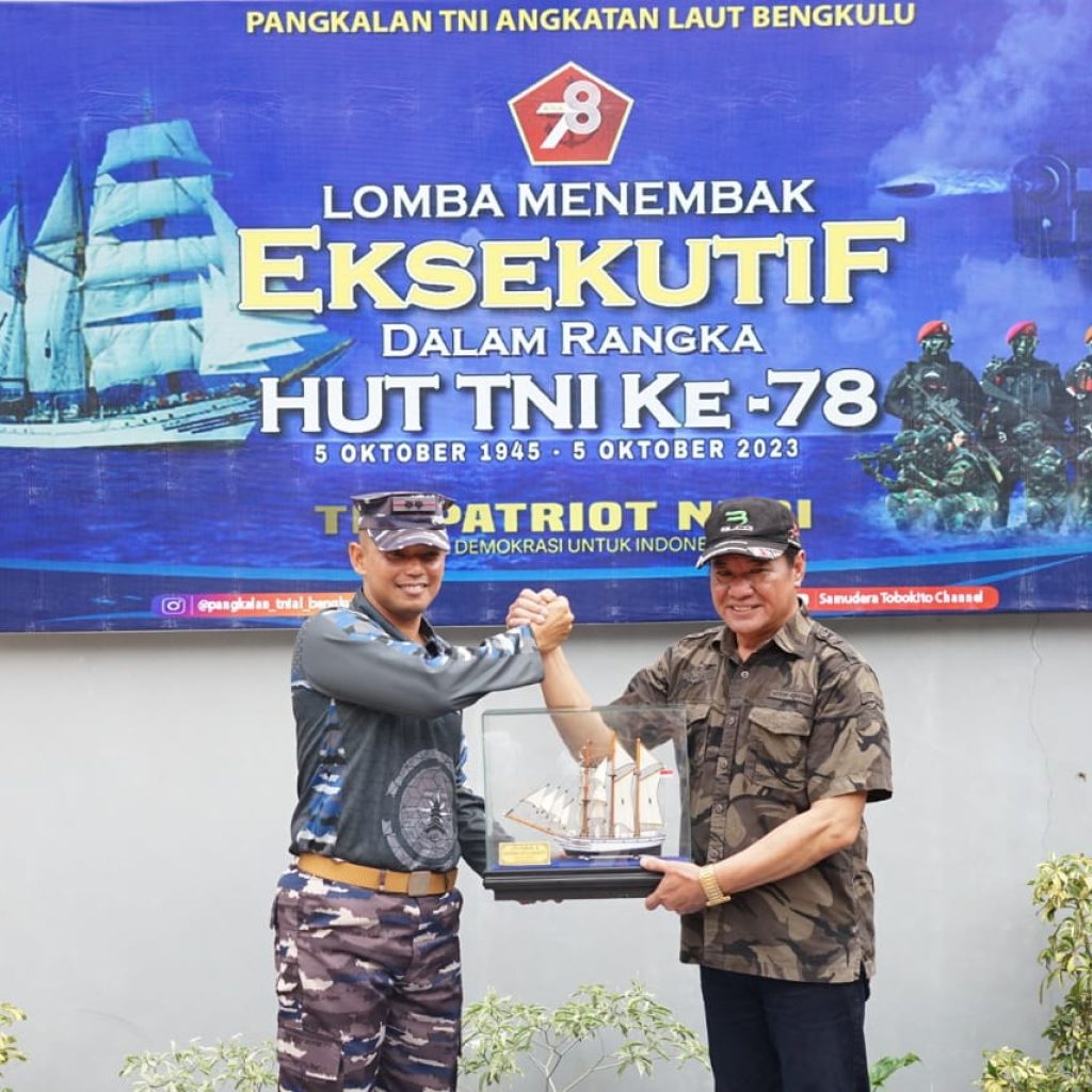 Wagub Rosjonsyah raih juara I Lomba Fun Shooting. (Foto: Dona Tun Te)
