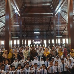 Gedung DPRD Blora Didatangi Ratusan Pelajar SMPN 1 Blora, Ada Apa?