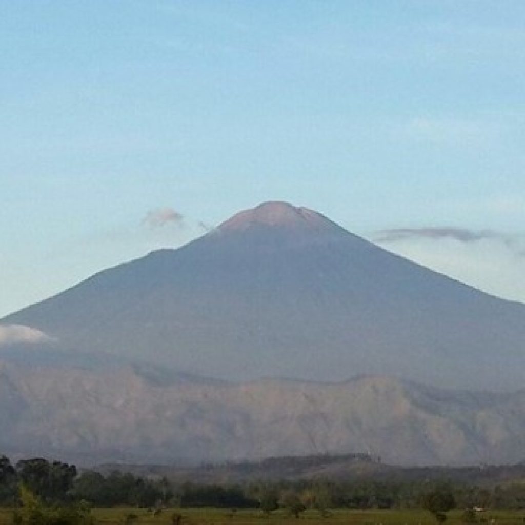 Gunung Slamet Kembali Aktif: Status Ditingkatkan dari Normal ke Waspada
