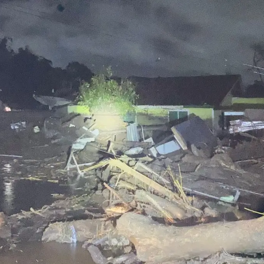 Banjir Lahar Dingin Terjang Sumatera Barat, 13 Meninggal dan 4 Orang dalam Pencarian