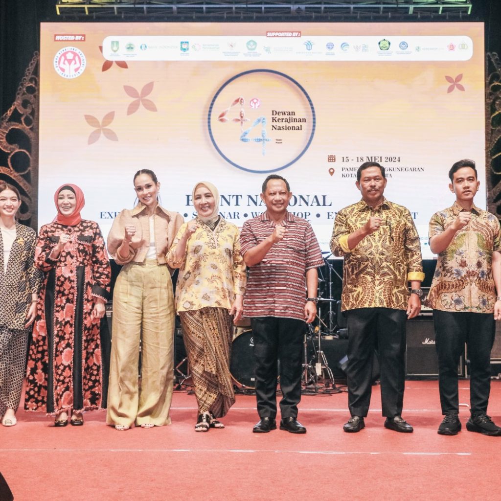 TUTURPEDIA - Dekranas Expo 2024 Sukses Digelar dengan Nilai Transaksi Capai Rp4,3 Miliar, Ditutup oleh Pj Gubernur Jateng dan Mendagri