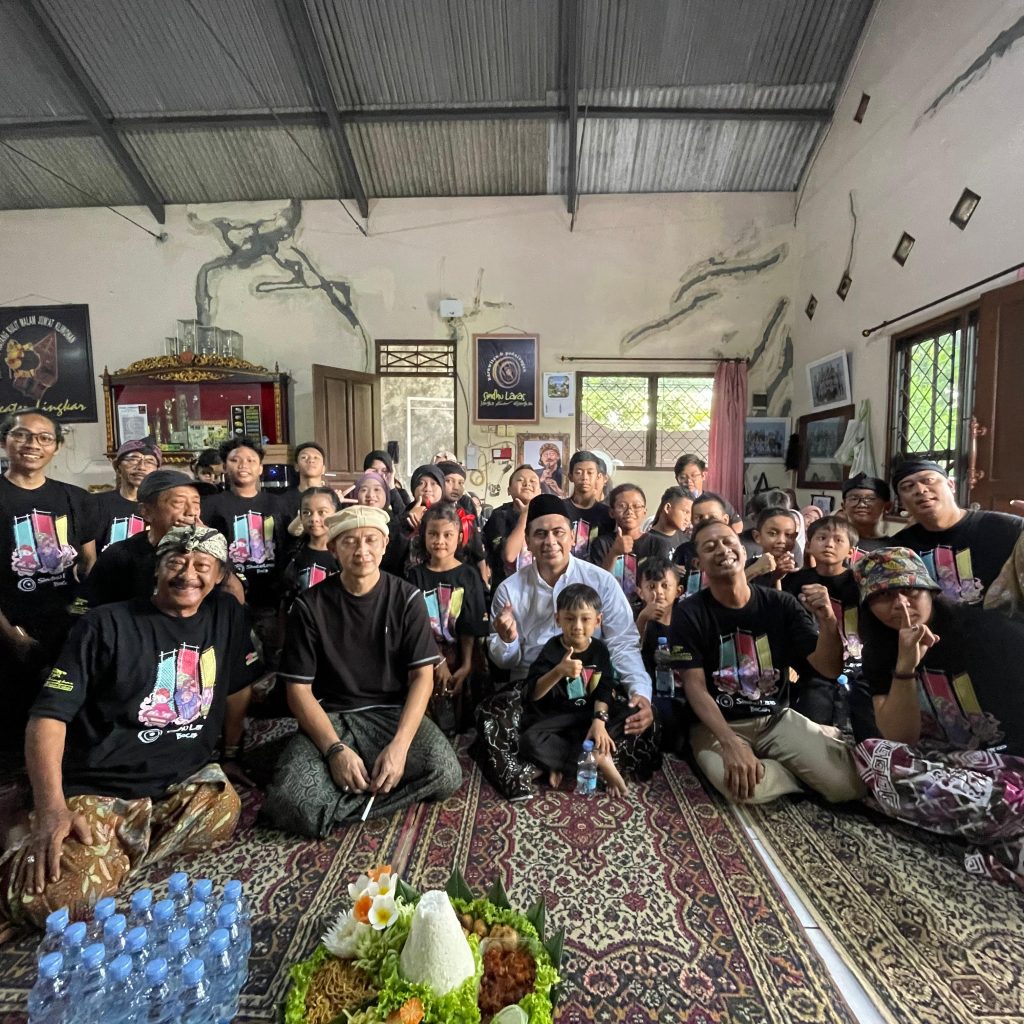 TUTURPEDIA - Gus Yasin Dorong Pelestarian Budaya Lewat Pementasan di Kota Lama Semarang