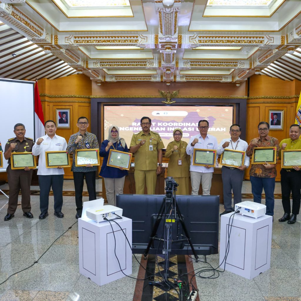 TUTURPEDIA - 12 Instansi TPID Jateng Terima Penghargaan atas Kinerja Pengendalian Inflasi 2024