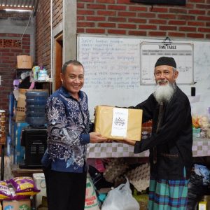 Rayakan Natal, ASTON Inn Pandanaran Semarang Bagikan Kebahagiaan di Panti Asuhan Lima Roti Dua Ikan