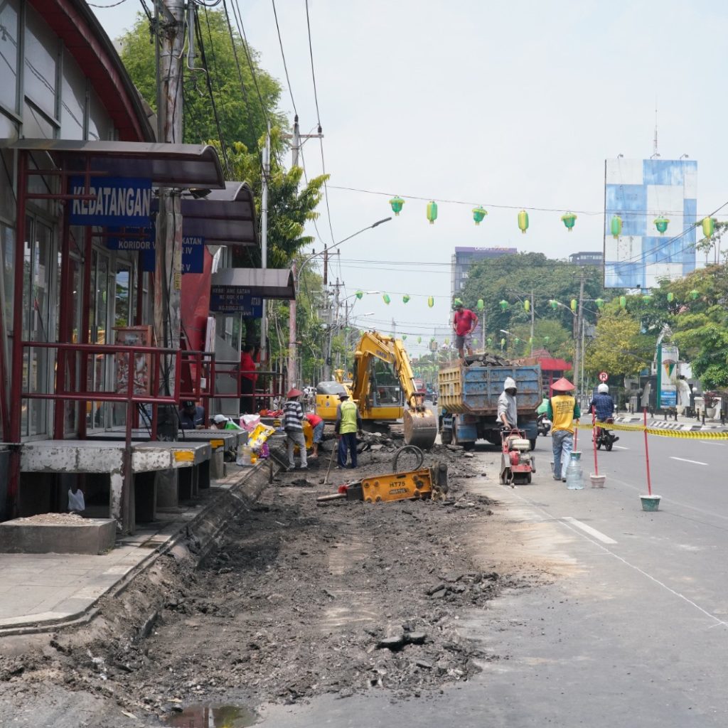 TUTURPEDIA - Dua Minggu Pasca Dilantik, Agustina Wali kota Semarang Gercep Tangani Keluhan Jalan Berlubang
