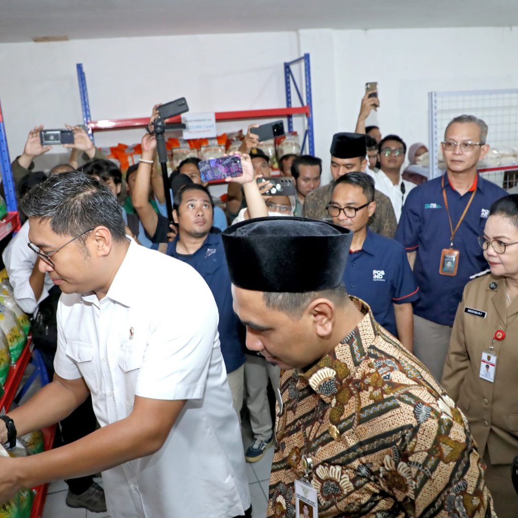 TUTURPEDIA - Dampingi Wamentan, Agustina Wali kota Semarang Gelar Operasi Pasar