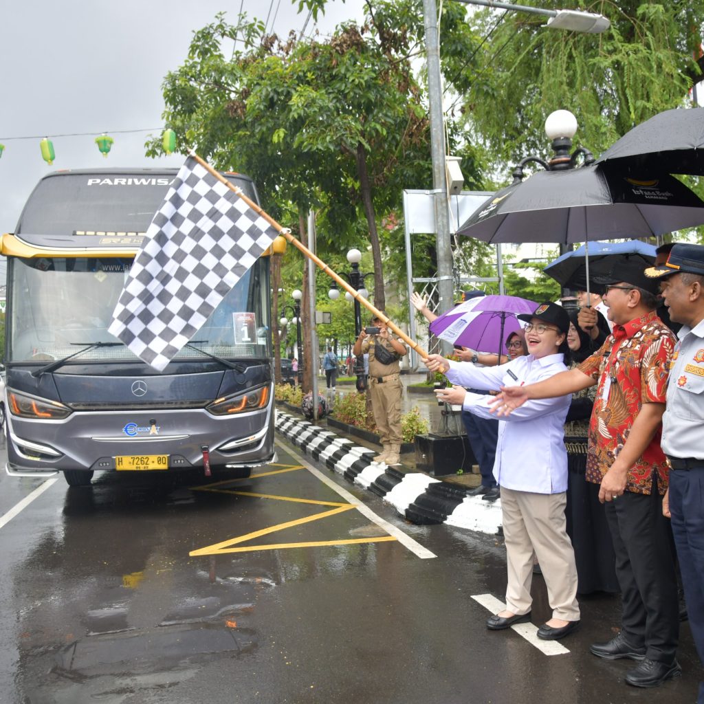 TUTURPEDIA - Wali Kota Semarang Fasilitasi Armada Bus Gratis Bagi Pemudik