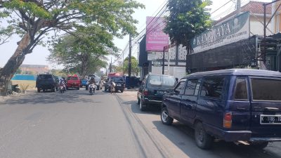 TUTURPEDIA - Antrean Truk BBM Subsidi Mengular di Blora, Sopir Minta Pemerintah Turun Tangan: “Jangan Sampai Kota Ikut Mengantre”