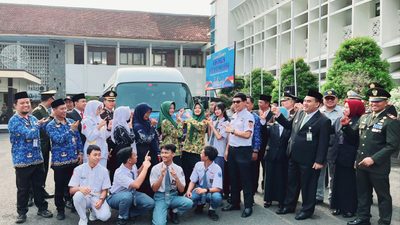 TUTURPEDIA - Apresiasi Bus Sekolah Gratis Pemkab Blora, Kepsek SEMBHADA: Investasi Masa Depan Generasi Muda