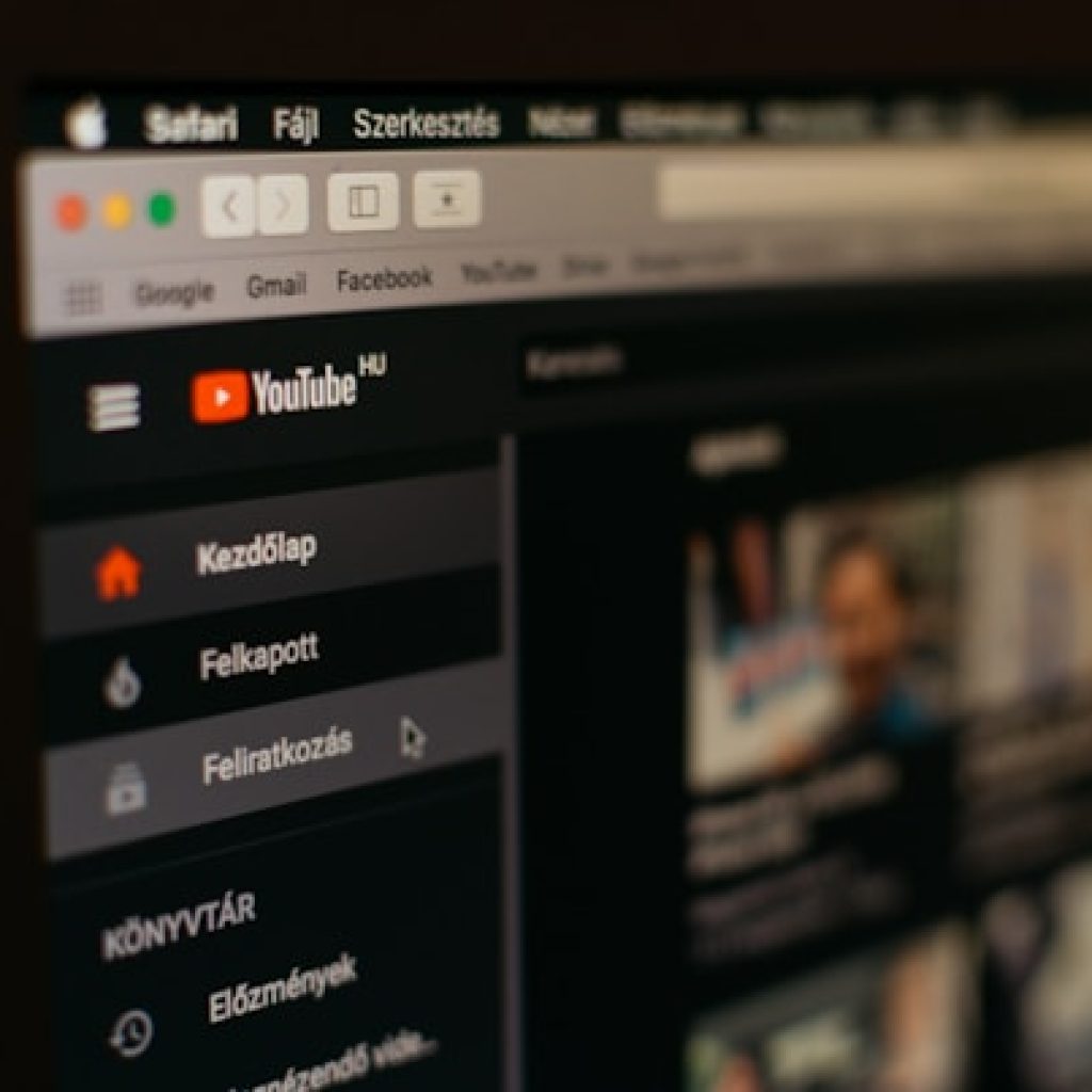 YouTube rilis peraturan penghapusan konten AI yang menyerupai kreator. Foto: unsplash.com/vmxhu