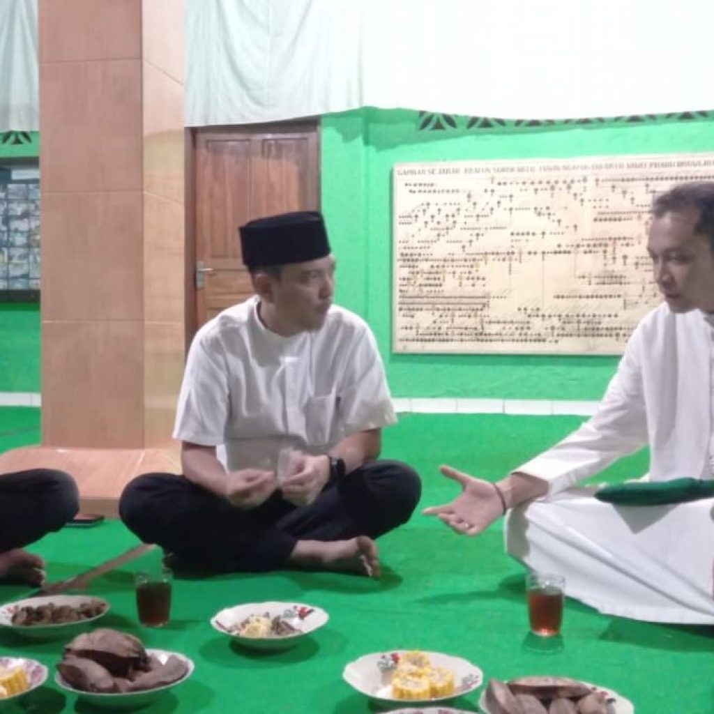 TUTURPEDIA - Ziarah ke Makam Sunan Pandanaran Semarang, Yoyok Sukawi dan Joko Santoso Tak Lupa Perjuangan Pemimpin Terdahulu
