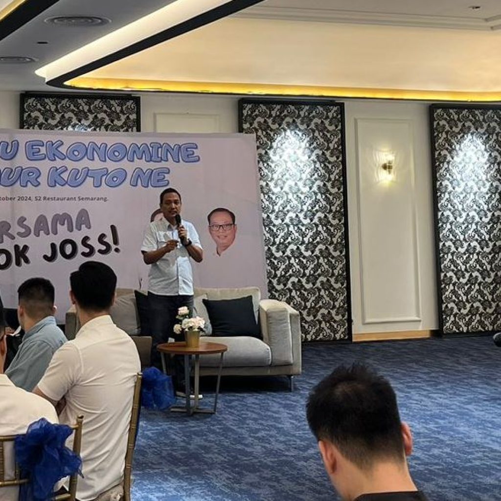 Calon Wali Kota Semarang, Yoyok Sukawi menghadiri pertemuan dengan para pengusaha di Resto S2 Jalan Sisingamangaraja, Senin (28/10/2024). Foto: Dok. Yok Joss
