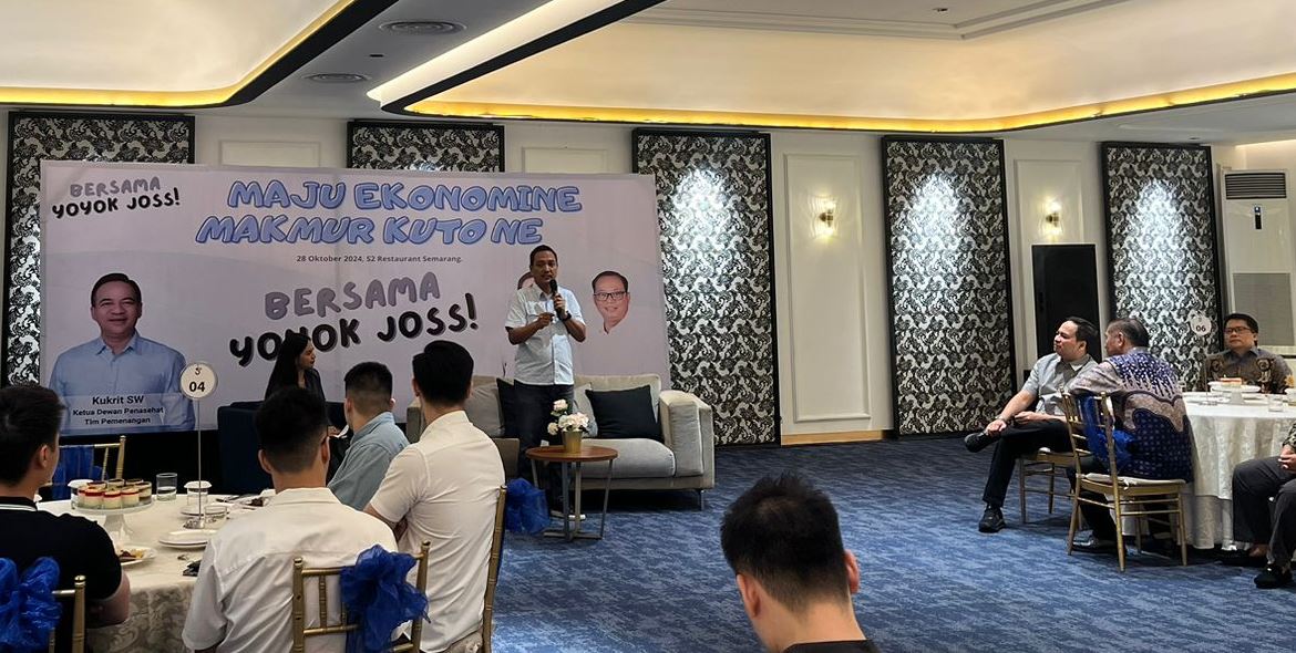 Calon Wali Kota Semarang, Yoyok Sukawi menghadiri pertemuan dengan para pengusaha di Resto S2 Jalan Sisingamangaraja, Senin (28/10/2024). Foto: Dok. Yok Joss