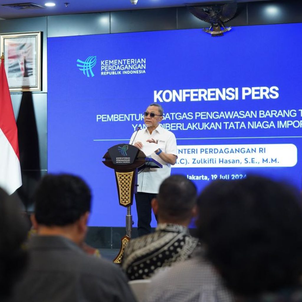 Mendag Zulkifli Hasan resmi membentuk satgas barang impor ilegal. Foto: Laman Kemendag